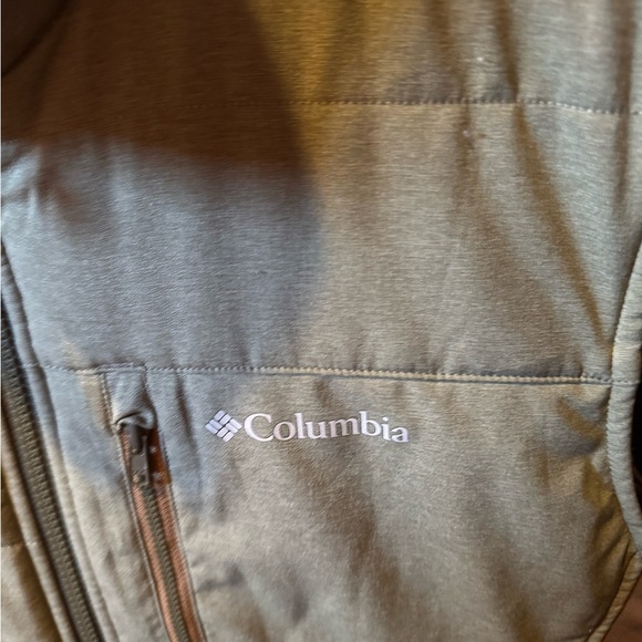 Columbia Men's Olive and Tan Quilted Vest - Picture 2 of 4